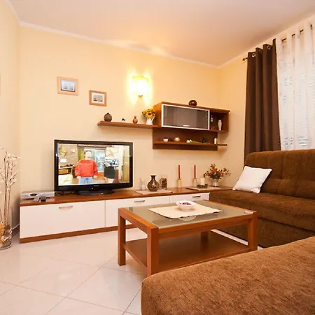 Modernes Mit Grosser Terrasse * Baška