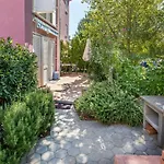 Modernes Mit Grosser Terrasse *