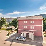 Apartament Modernes Mit Grosser Terrasse