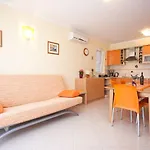 Modernes Mit Grosser Terrasse Apartament Baška