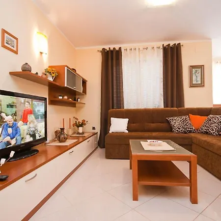 Modernes Mit Grosser Terrasse * 巴斯卡