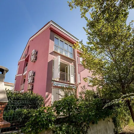 Modernes Mit Grosser Terrasse * 바슈카