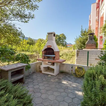 Modernes Mit Grosser Terrasse 巴斯卡