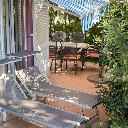 Modernes Mit Grosser Terrasse Apartament Baška