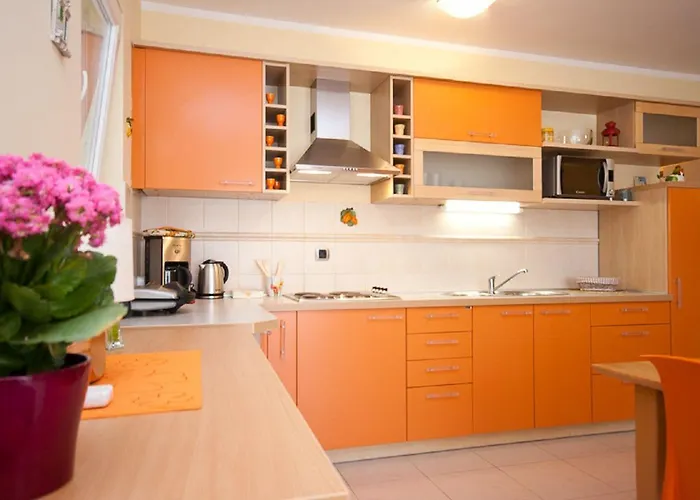 Modernes Mit Grosser Terrasse *