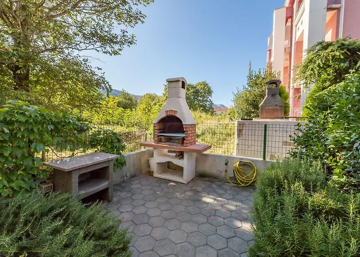 Modernes Mit Grosser Terrasse 巴斯卡