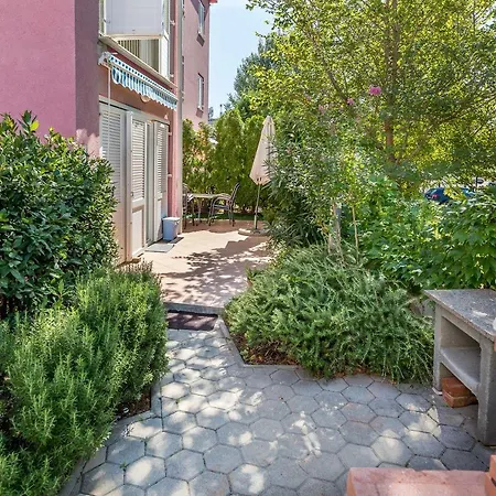 Modernes Mit Grosser Terrasse *