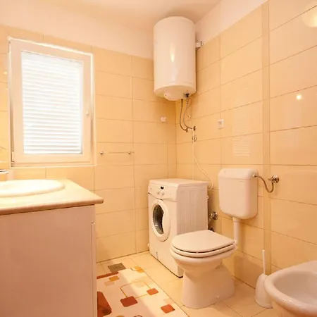 Apartman Modernes Mit Grosser Terrasse Baska (Krk)
