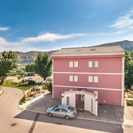 Apartman Modernes Mit Grosser Terrasse