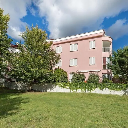Modernes Mit Grosser Terrasse